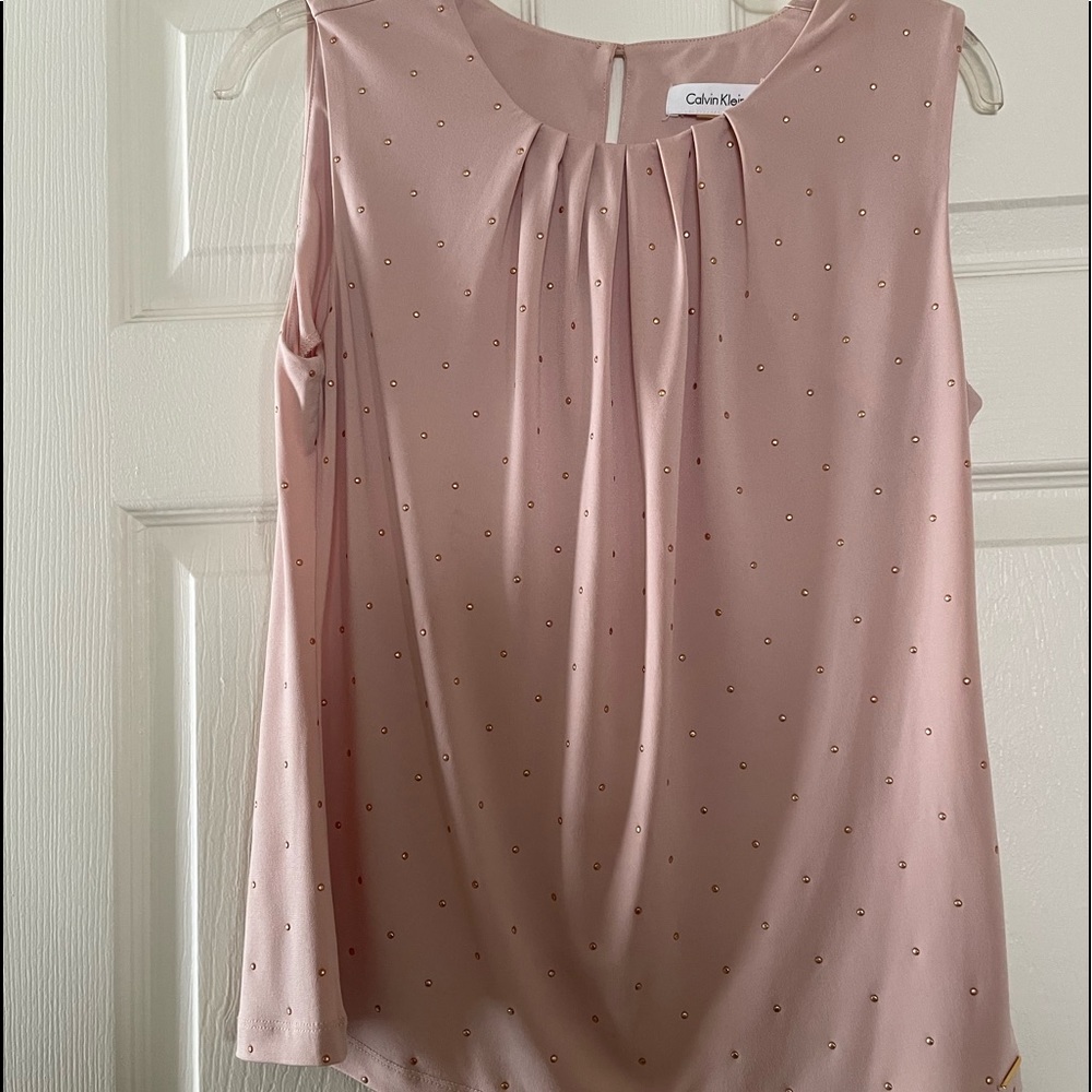 PETITE CALVIN KLEIN PINK PLEATED BLOUSE with small gold studs Sz Petite Medium